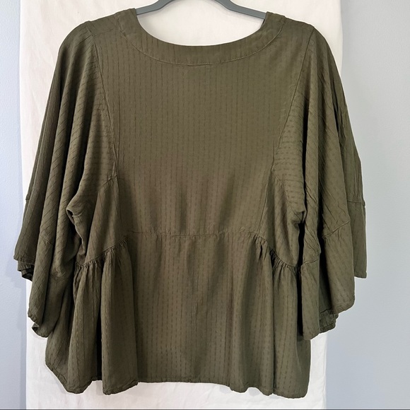 Express Casual Flowy Green Tunic Style Top in Women’s Size Medium - Picture 4 of 5